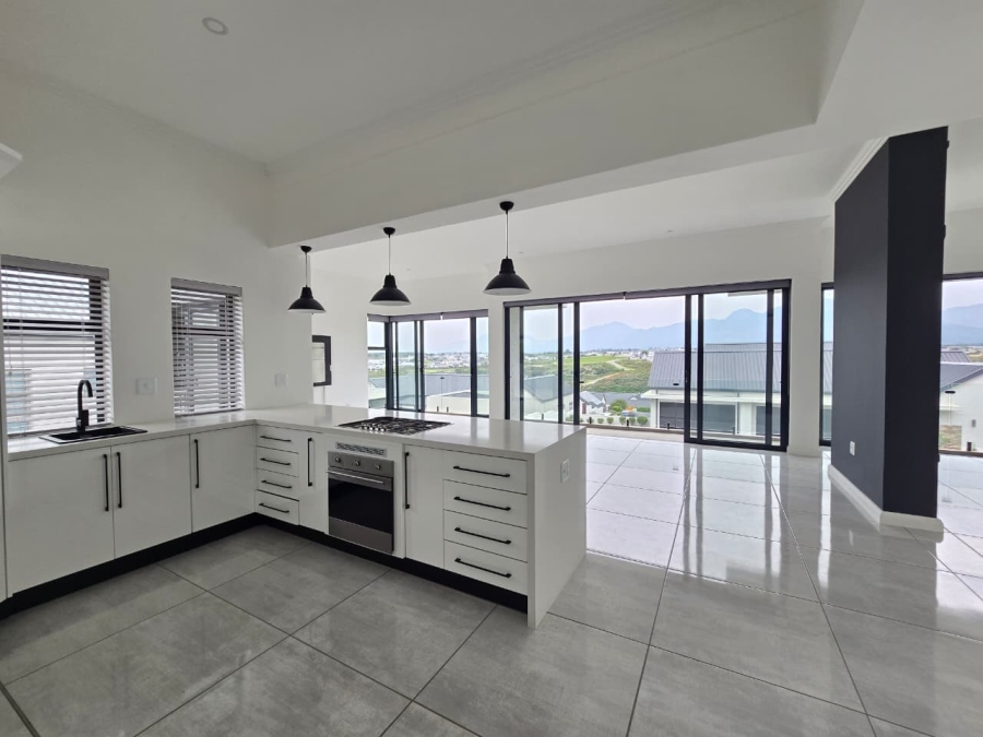 4 Bedroom Property for Sale in Kingswood Golf Estate Western Cape